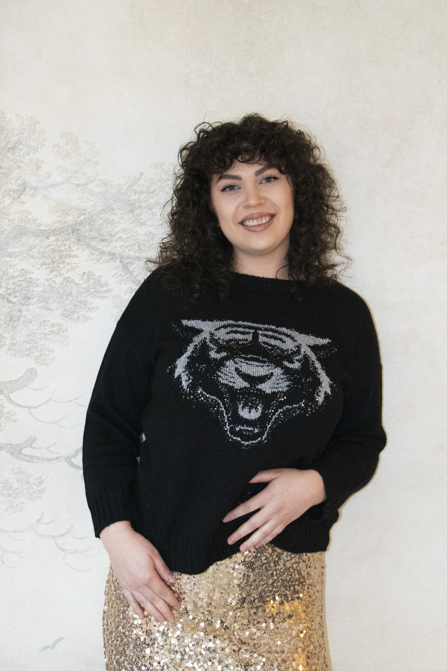 pull noir avec tête de tigre