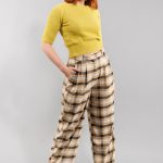 pantalon à carreaux chic et tendance