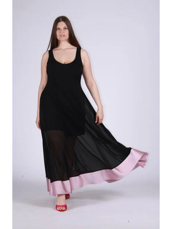 Robe Longue en Tulle – Élégance